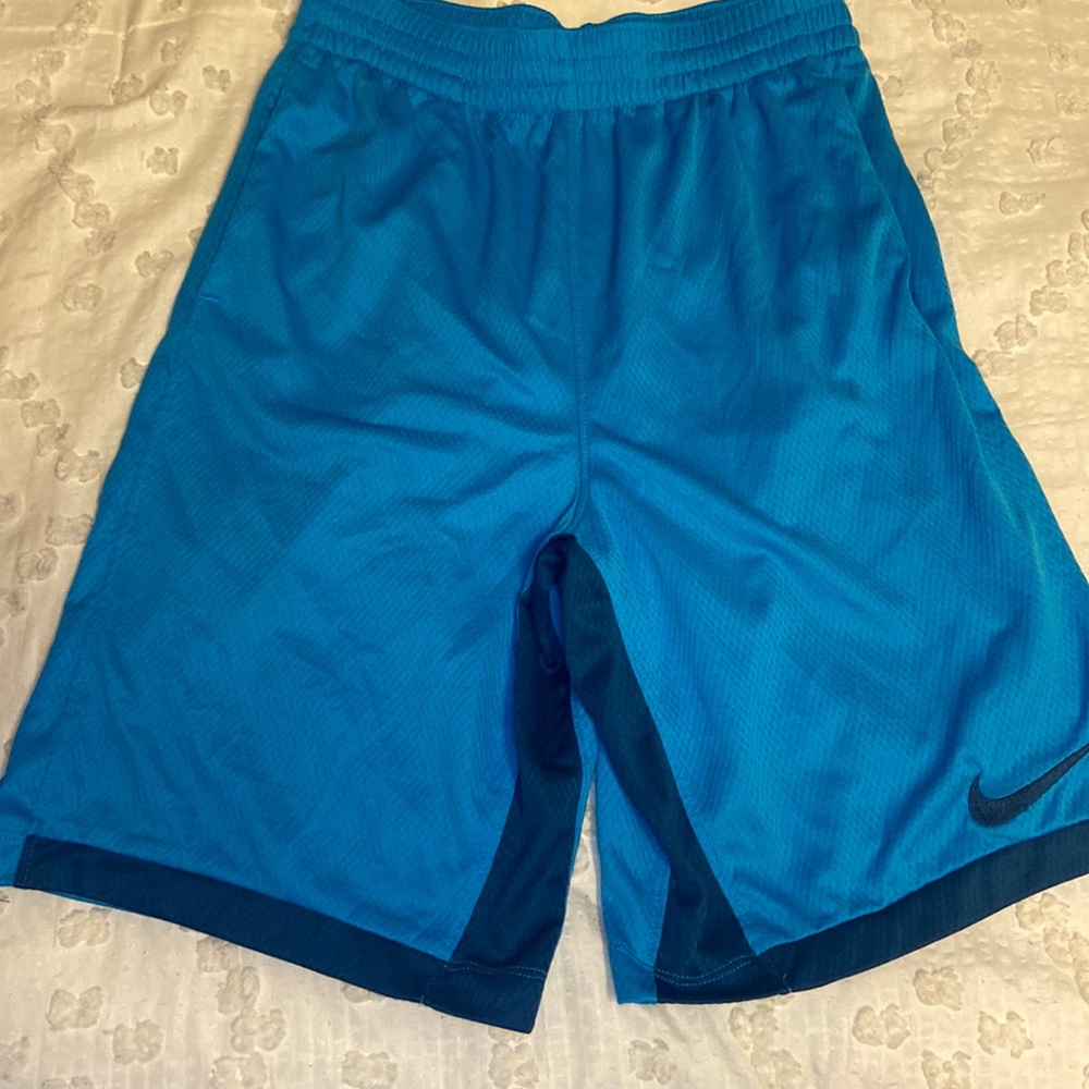 Nike Boys blue basketball dri fit shorts XL